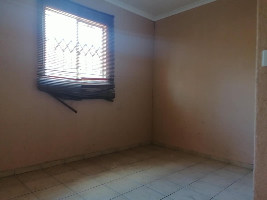 To Let 5 Bedroom Property for Rent in Tlhabane North West
